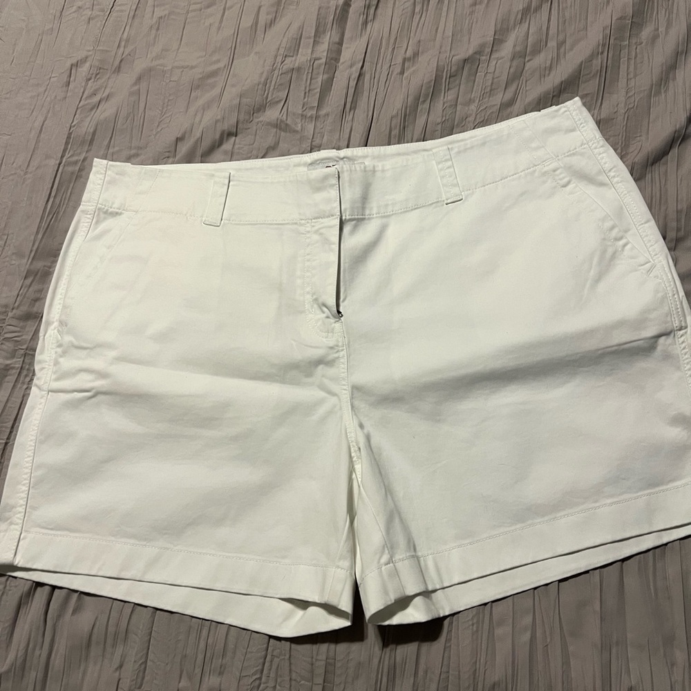 Vineyard Vines Women's White Shorts